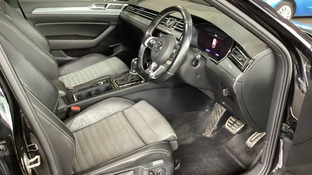 Volkswagen Passat Saloon Silver #11