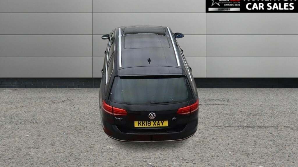 Volkswagen Passat Saloon Silver #17