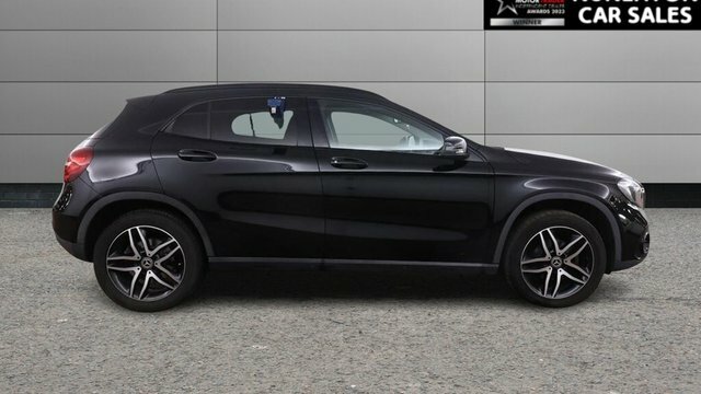Mercedes-Benz GLA Class 1.6 Gla180 Urban Edition Suv 7G-dct Eur Black #2