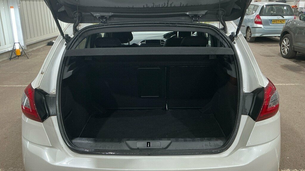 Peugeot 308 1.5 Bluehdi 100 Active Black #26