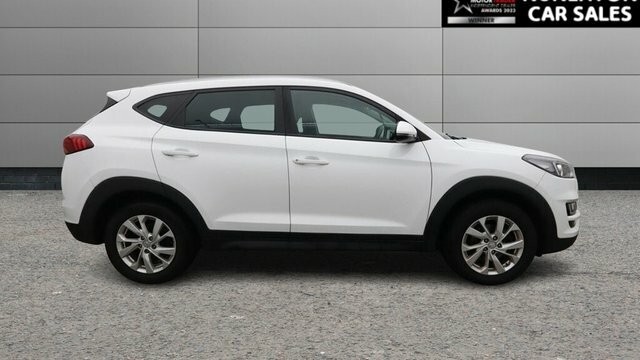 Hyundai Tucson 1.6 Gdi Se Nav Suv Euro 6 Ss White #2