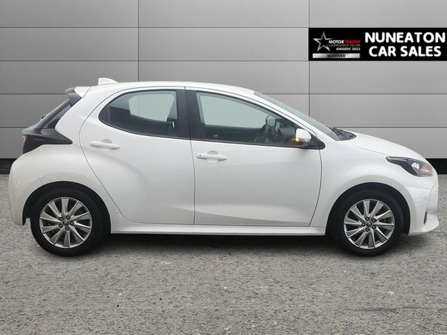 Toyota Yaris 1.5 Vvt-h Icon Hatchback Hybrid E-cvt E White #2