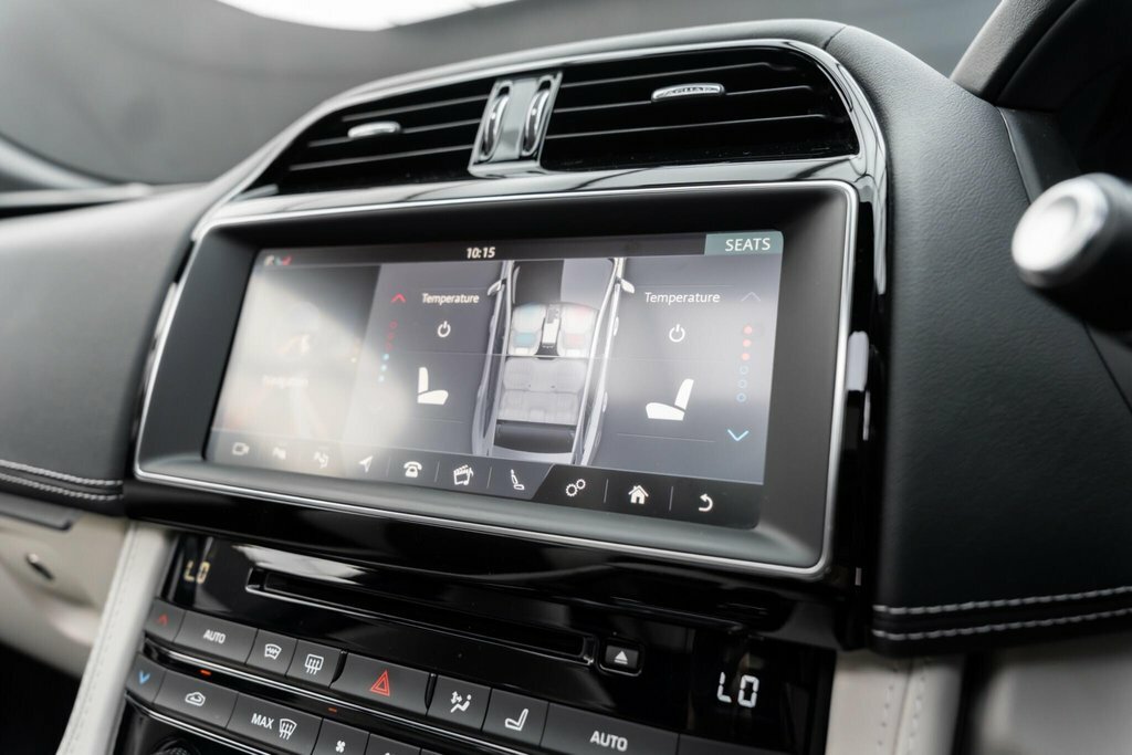 Jaguar F-Pace 2.0 D180 Chequered Flag Awd Euro 6 Ss Black #24