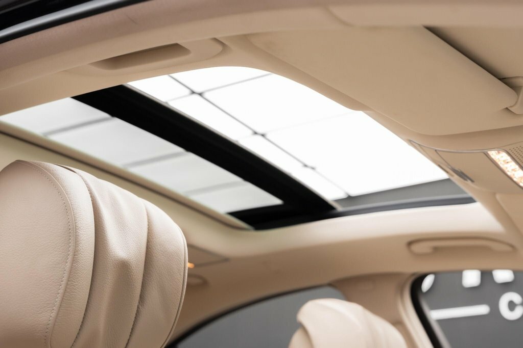 Mercedes-Benz S Class Saloon Black #26