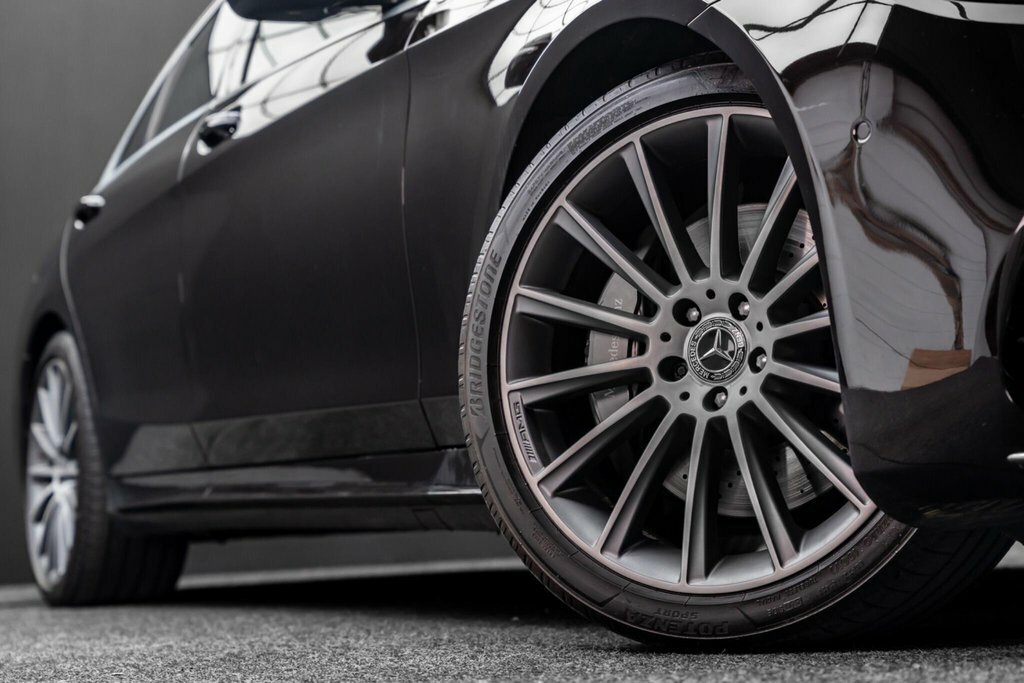 Mercedes-Benz S Class Saloon Black #25