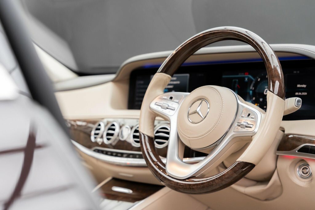 Mercedes-Benz S Class Saloon Black #30