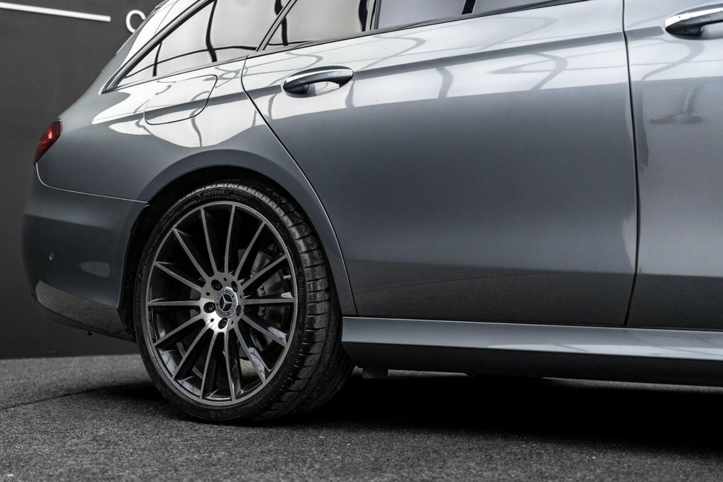 Mercedes-Benz E Class E 300 Amg Line Edition De Red #33
