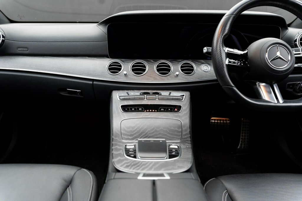 Mercedes-Benz E Class E 300 Amg Line Edition De Red #38