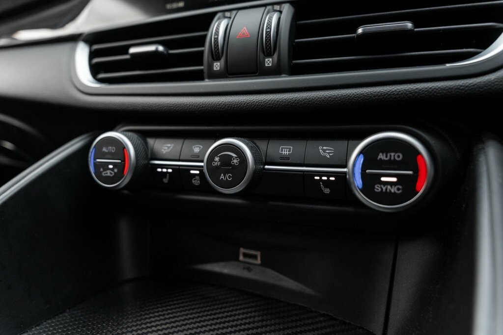 Alfa Romeo Giulia Giulia 2.2 Td Blue #24