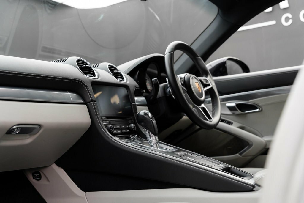 Porsche 718 Cayman Cayman Blue #18