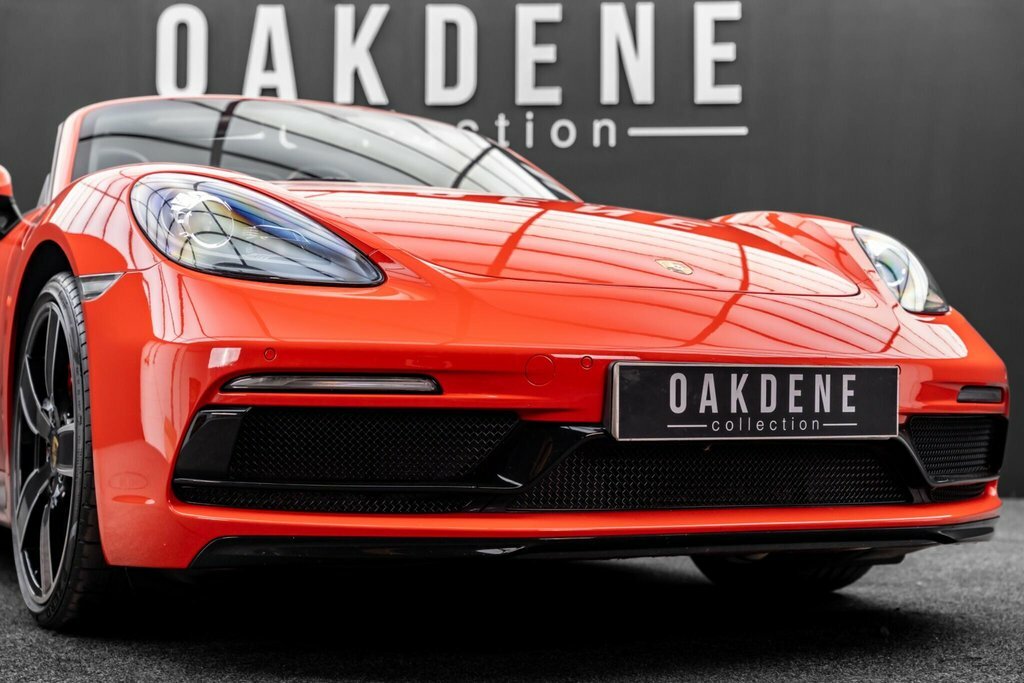 Porsche 718 Boxster Boxster Roadster 2.0 Silver #33