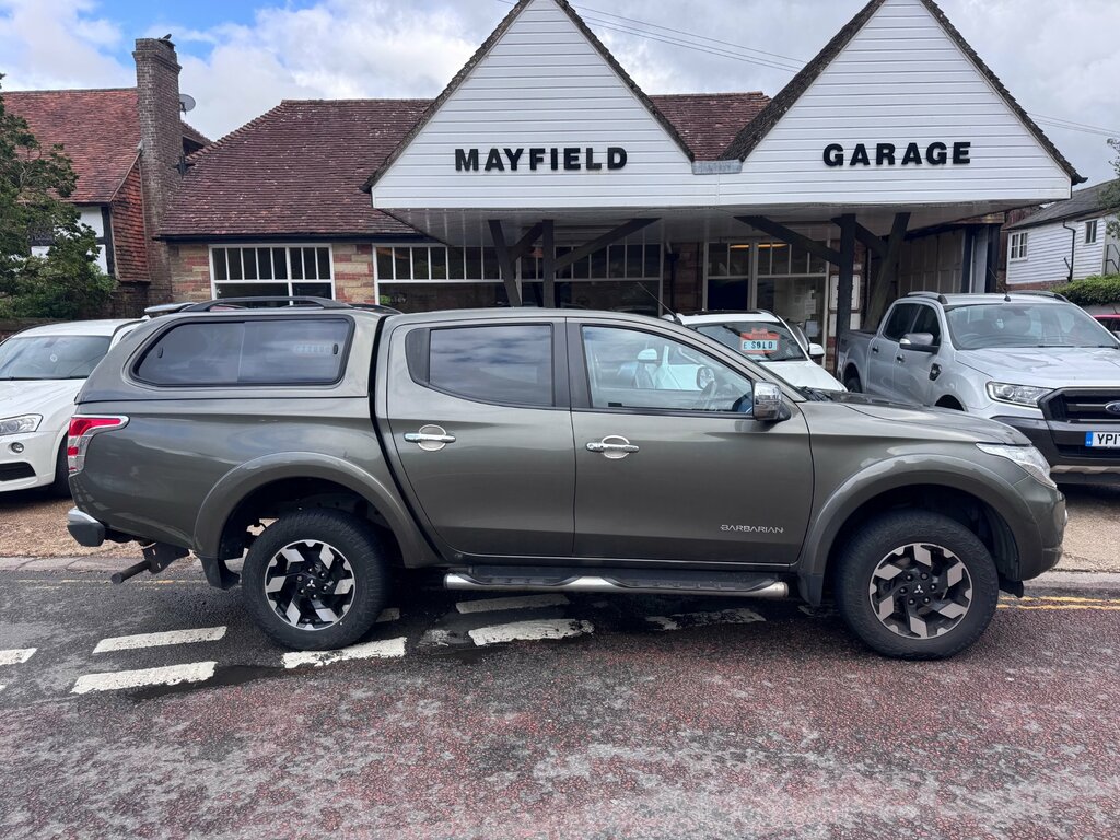 Mitsubishi L200 2.4 Di-d Dc Barbarian Pickup Double Cab Green #6