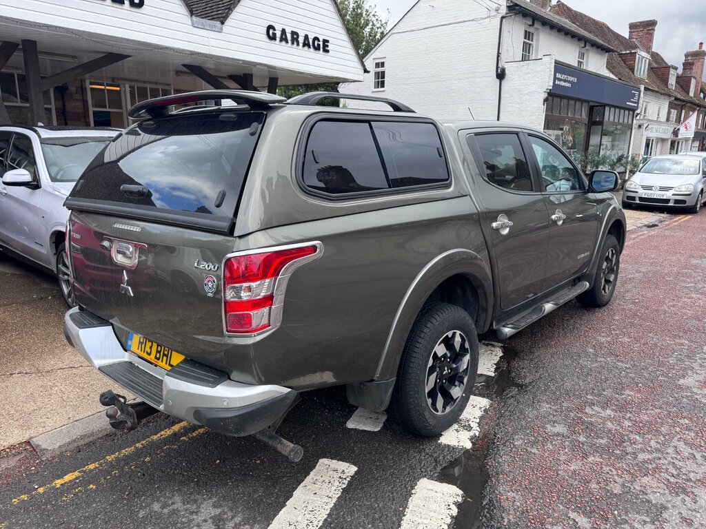 Mitsubishi L200 2.4 Di-d Dc Barbarian Pickup Double Cab Green #3