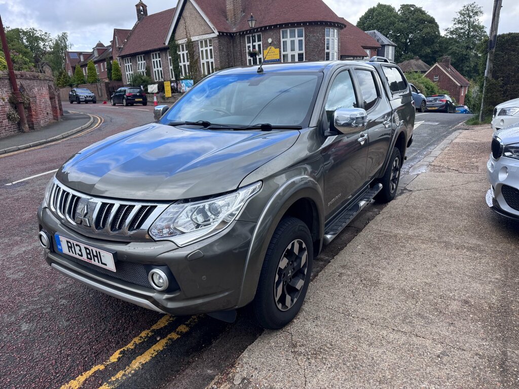 Mitsubishi L200 2.4 Di-d Dc Barbarian Pickup Double Cab Green #4