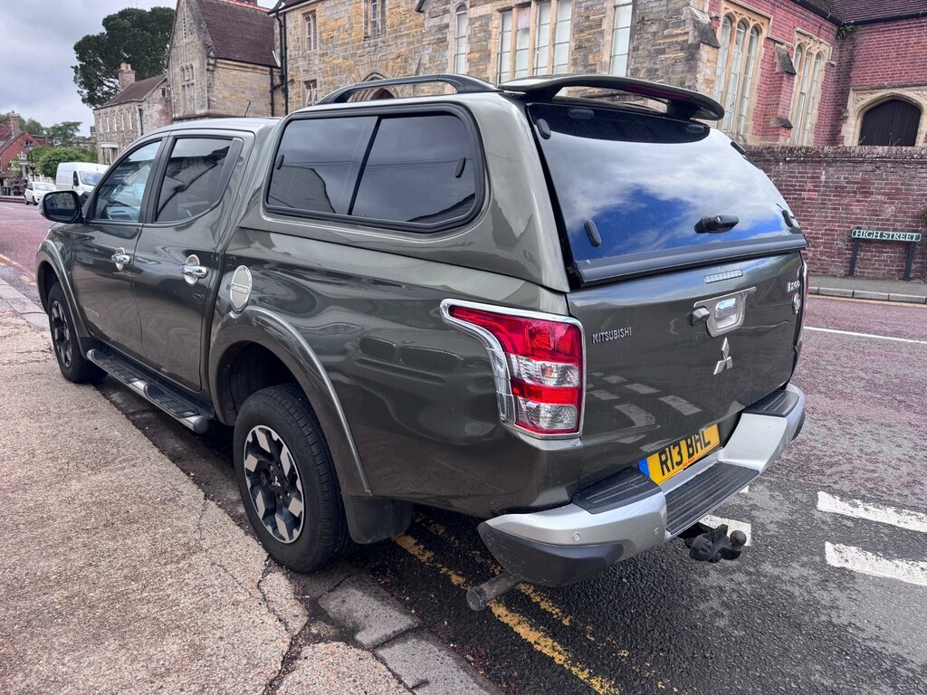 Mitsubishi L200 2.4 Di-d Dc Barbarian Pickup Double Cab Green #2