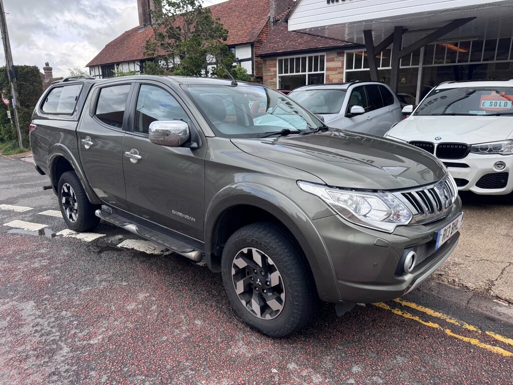Mitsubishi L200 2.4 Di-d Dc Barbarian Pickup Double Cab Green