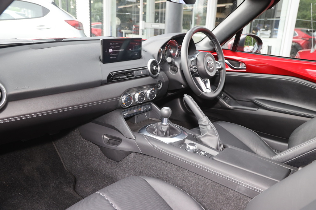 Mazda MX-5 1.5 132 Exclusive-line Red #2