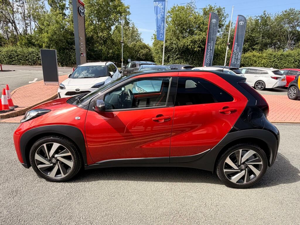 Toyota Aygo X 1.0 Vvt-i Edge GY22XXL Red #3