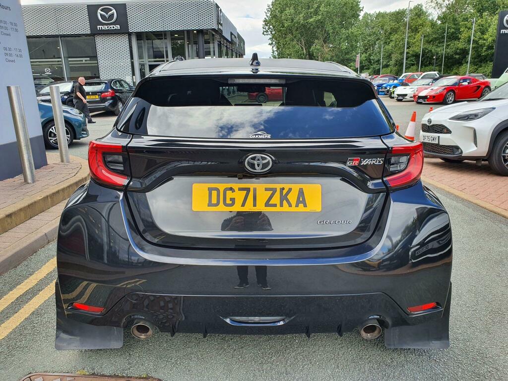 Toyota Yaris 1.6 Awd Circuit Pack Black #4