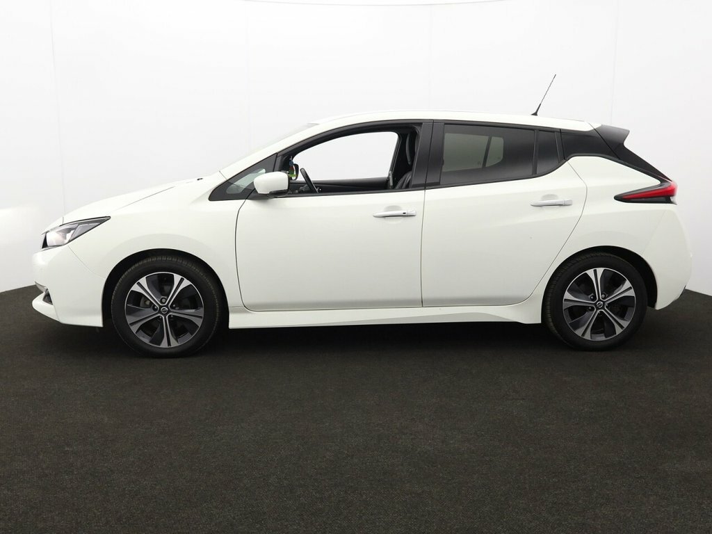 Nissan Leaf Hatchback YB20XYR White #4