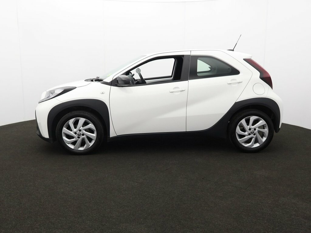 Toyota Aygo X 1L Pure AV24VGF White #4