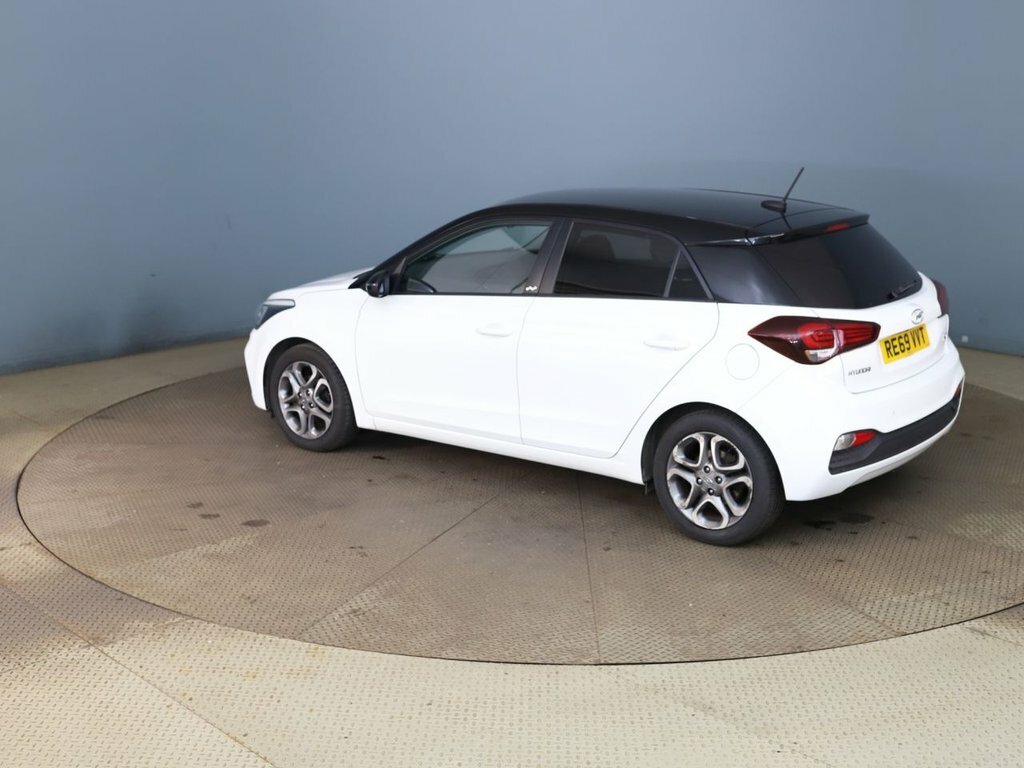 Hyundai I20 1L Play RE69VVT White #5