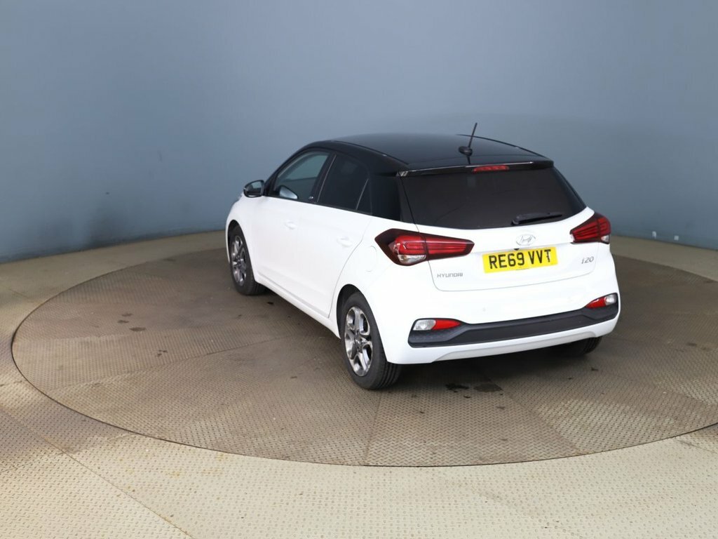 Hyundai I20 1L Play RE69VVT White #4
