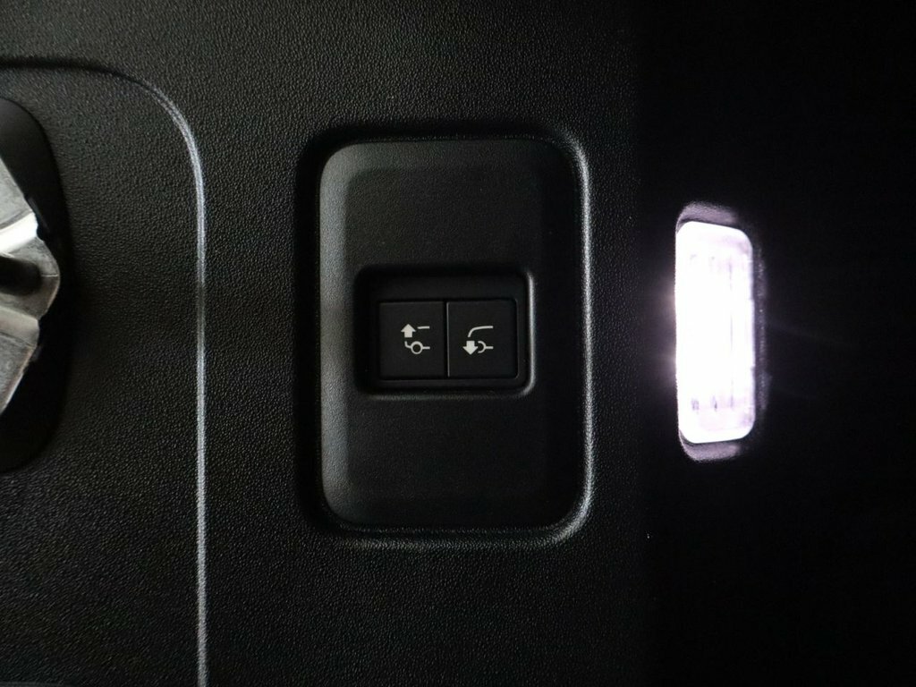 Land Rover Defender 130 3.0 D300 X-dynamic Hse 130 8 Seat Estat Black #51