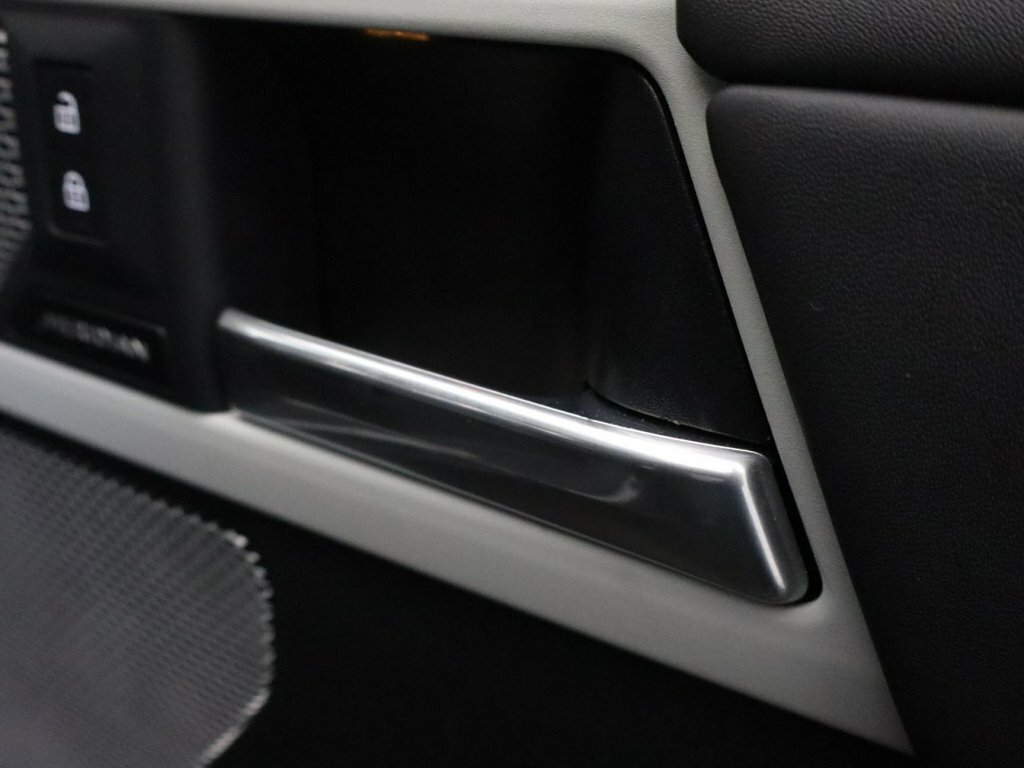 Land Rover Defender 130 3.0 D300 X-dynamic Hse 130 8 Seat Estat Black #56