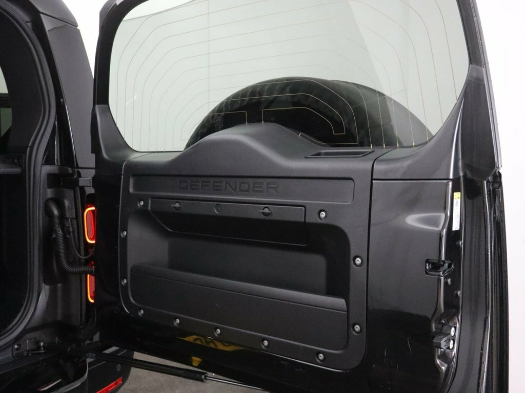 Land Rover Defender 130 3.0 D300 X-dynamic Hse 130 8 Seat Estat Black #50