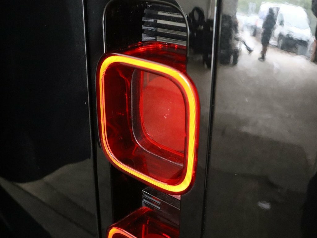 Land Rover Defender 130 3.0 D300 X-dynamic Hse 130 8 Seat Estat Black #75