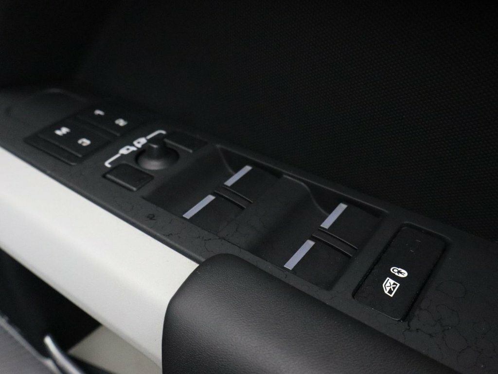 Land Rover Defender 130 3.0 D300 X-dynamic Hse 130 8 Seat Estat Black #55