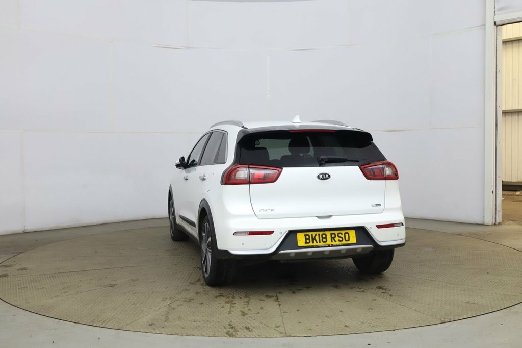 Kia Niro 1L First Edition White #6