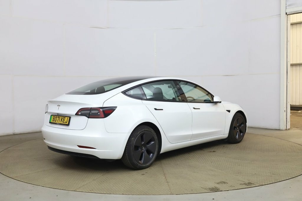 Tesla Model 3 Saloon White #6