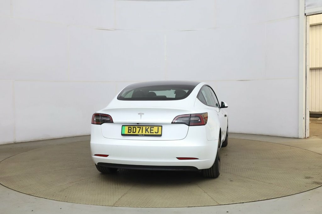 Tesla Model 3 Saloon White #4