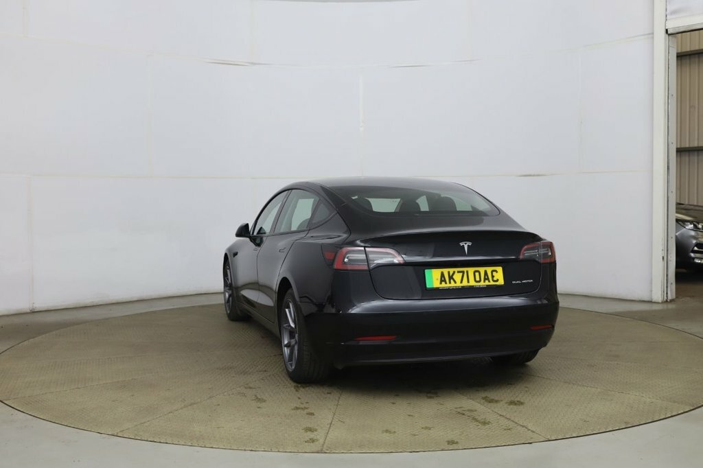 Tesla Model 3 Saloon Black #5