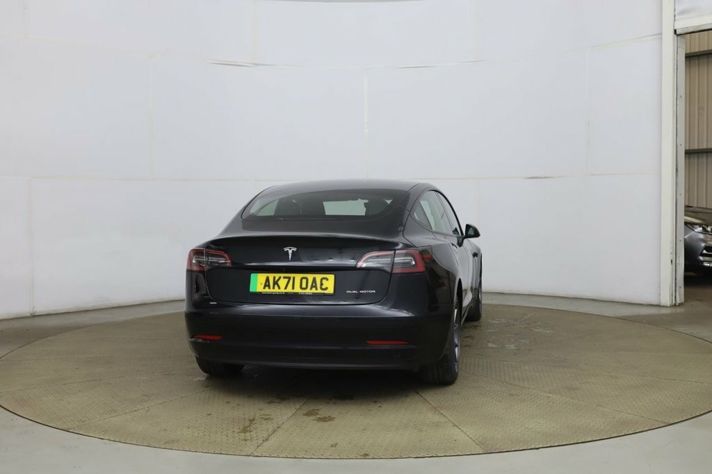 Tesla Model 3 Saloon Black #4