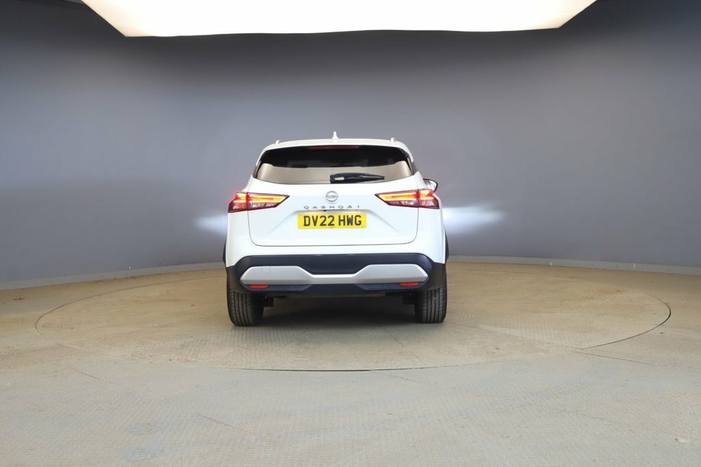 Nissan Qashqai 1.3L N-connecta White #6