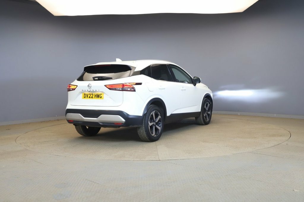 Nissan Qashqai 1.3L N-connecta White #4