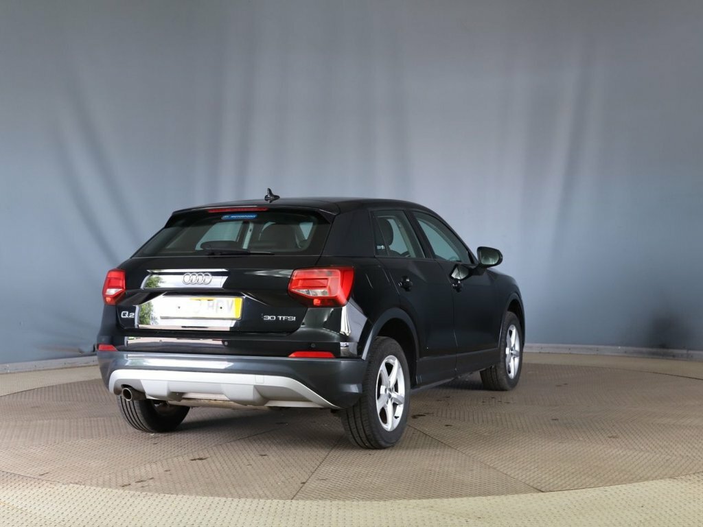 Audi Q2 1L Technik Black #5