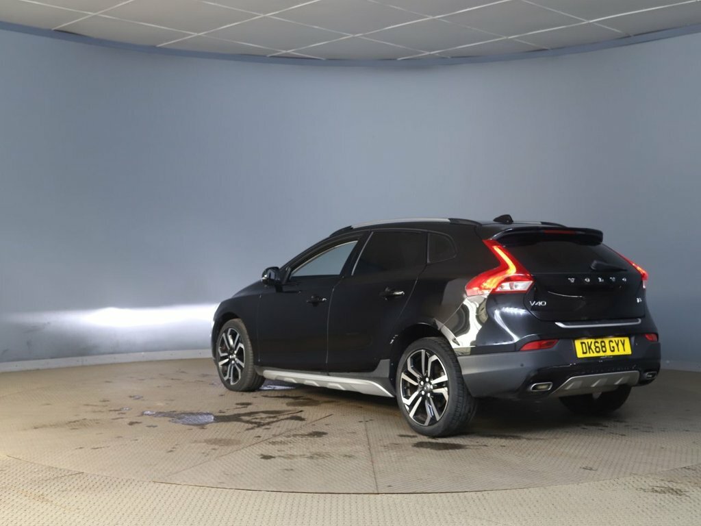 Volvo V40 Cross Country 1.5L Pro Black #4