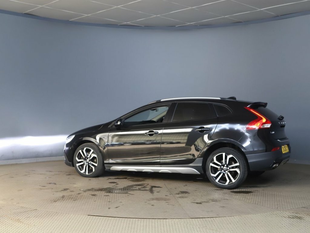 Volvo V40 Cross Country 1.5L Pro Black #5