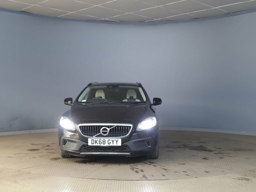 Volvo V40 Cross Country 1.5L Pro Black #2