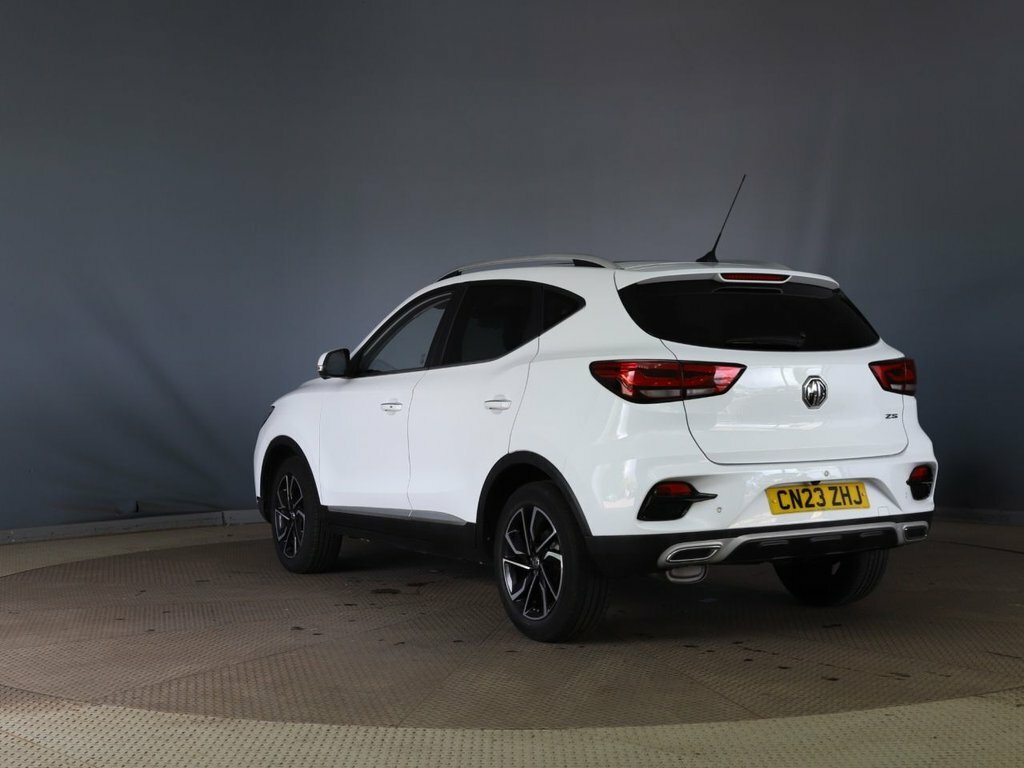 MG ZS 1L Exclusive White #4