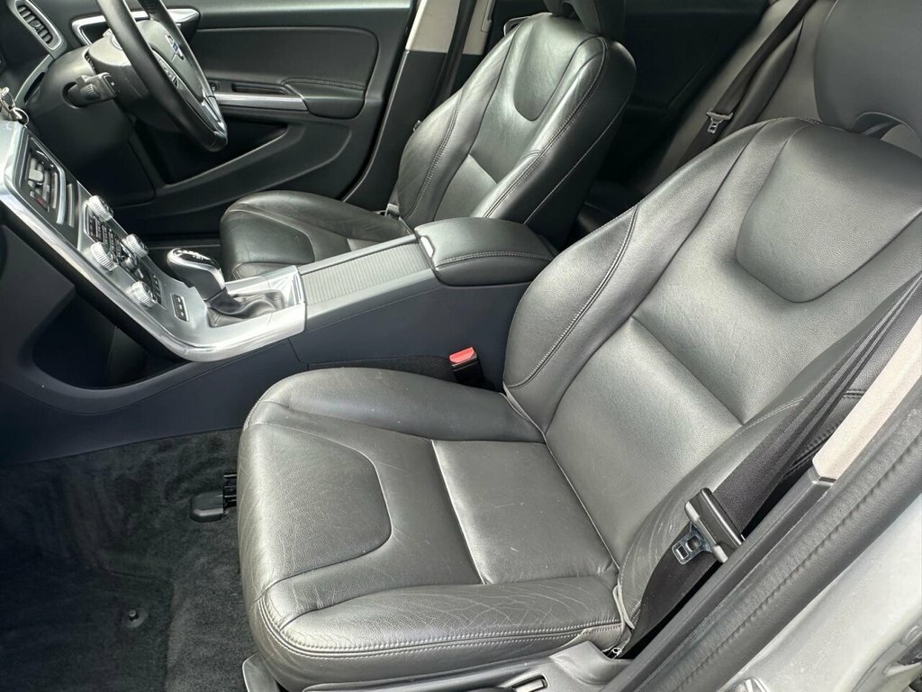 Volvo V60 2.4L Se Nav Silver #2