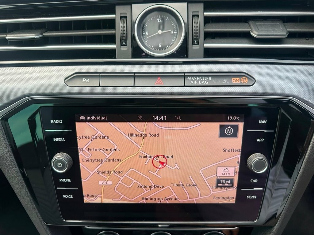 Volkswagen Passat 2.0 Tdi Gt Panoramic Roof  #14