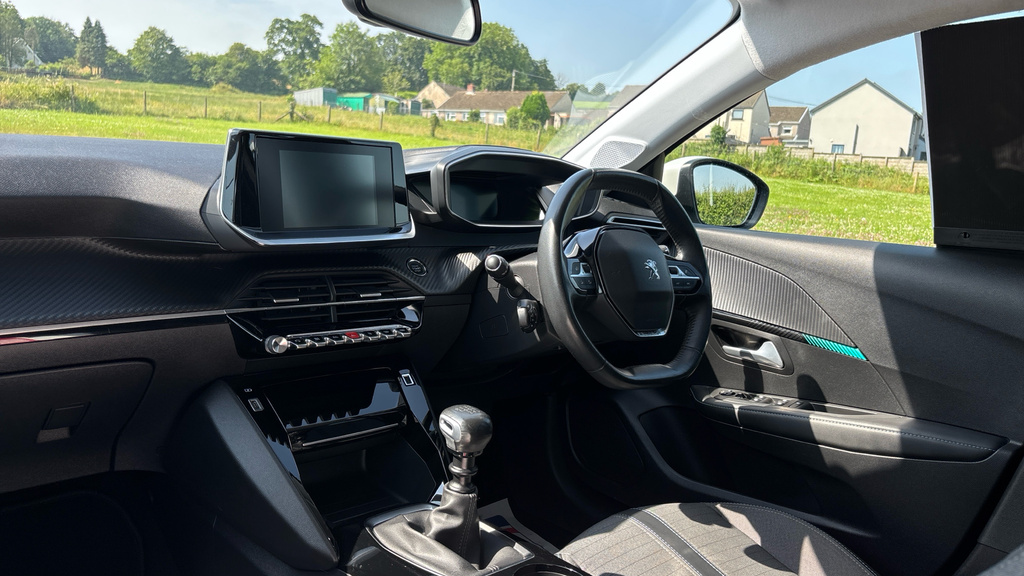 Peugeot 208 1.2 Puretech Allure Premium Hatchback M CP21OKM White #6