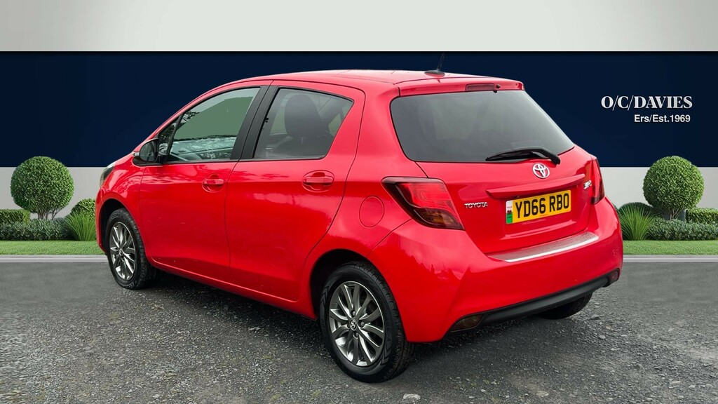 Toyota Yaris 1.33 Dual Vvt-i Icon Hatchback E Red #3