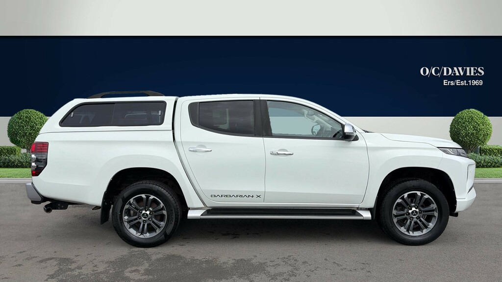 Mitsubishi L200 2.2 Di-d Dc Barbarian X Pickup Double Cab Dies White #2