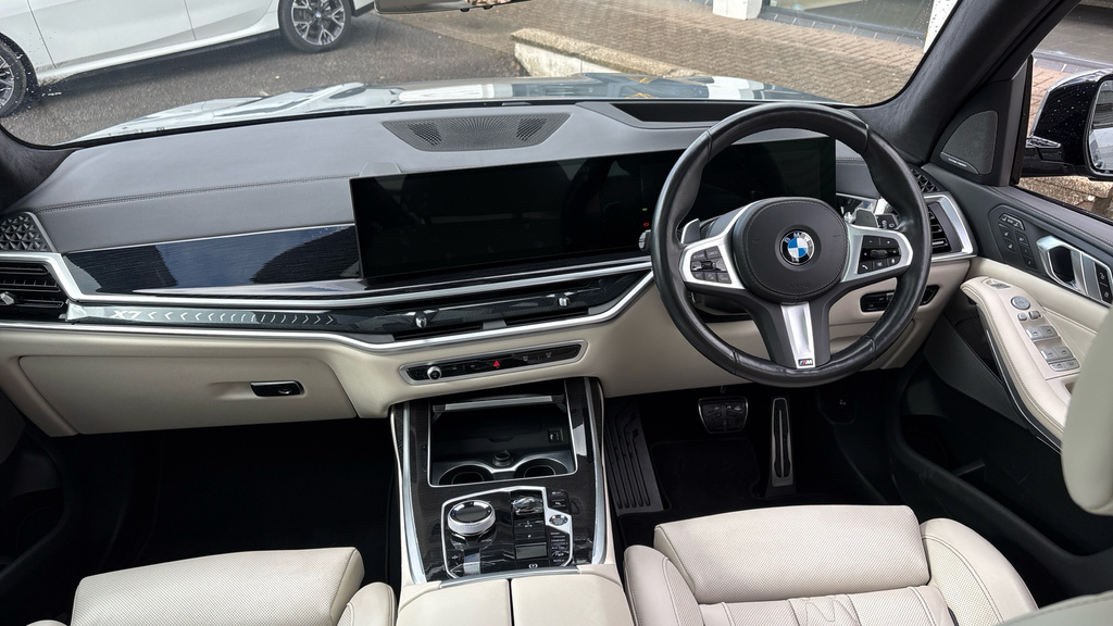 BMW X7 Suv WG23HNV Grey #4